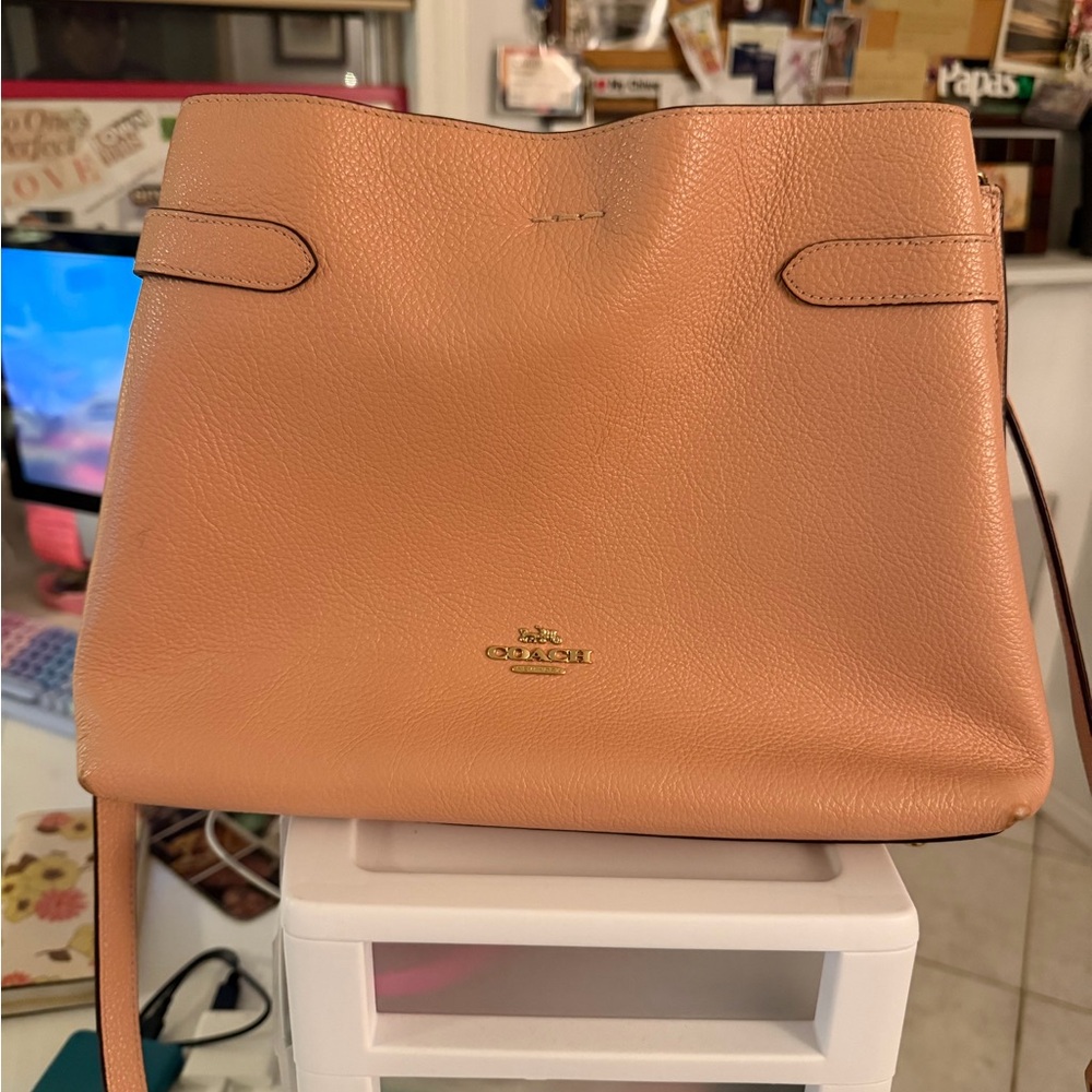 EUC Coach Peach Leather Shoulder Bag